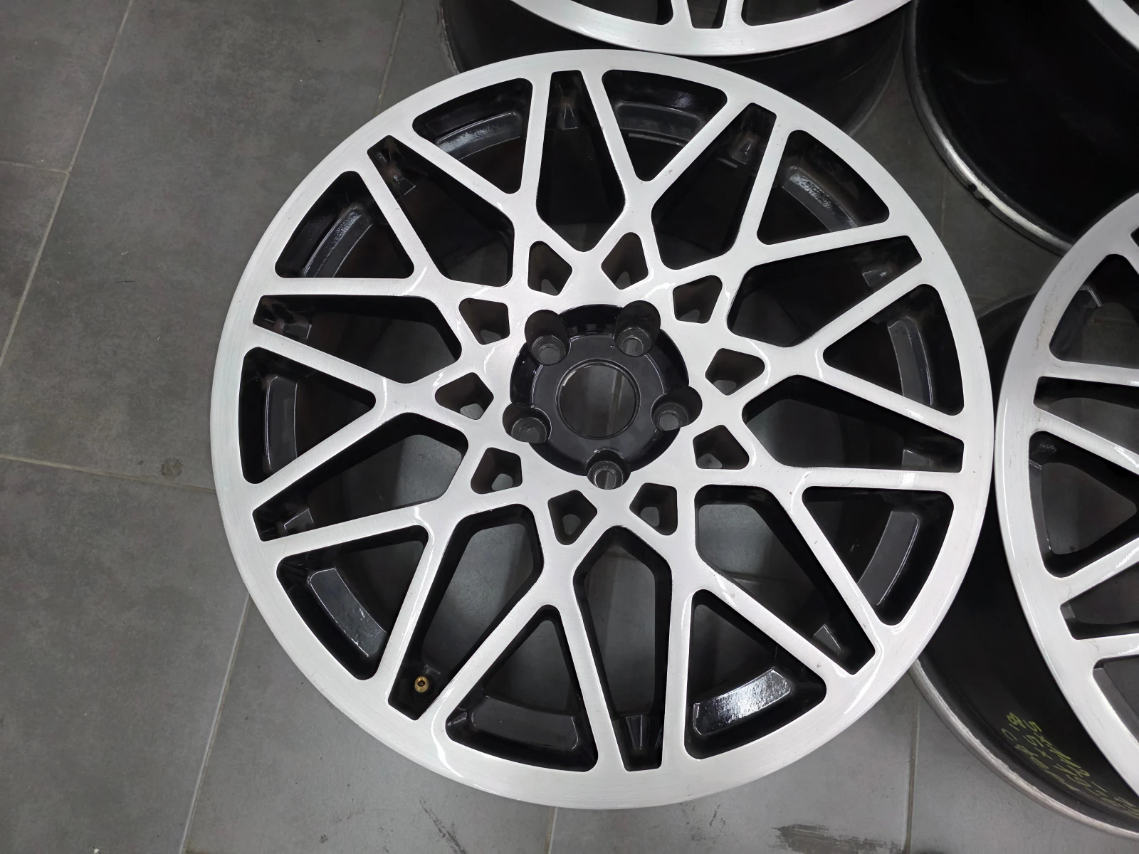 ������ | Mobile.bg � ����������� 4