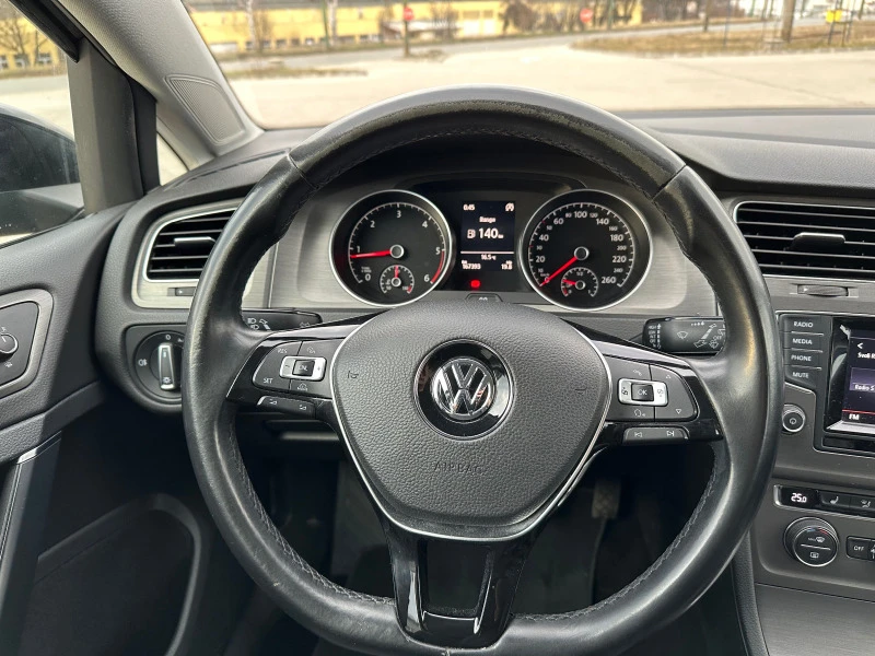 VW Golf 1.6 TDI, снимка 10 - Автомобили и джипове - 44230433