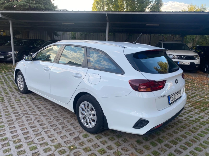 Kia Ceed 1.6SW, снимка 6 - Автомобили и джипове - 47411334