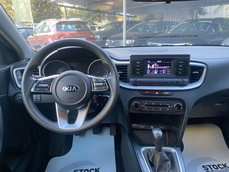 Kia Ceed 1.6SW, снимка 9 - Автомобили и джипове - 47411334