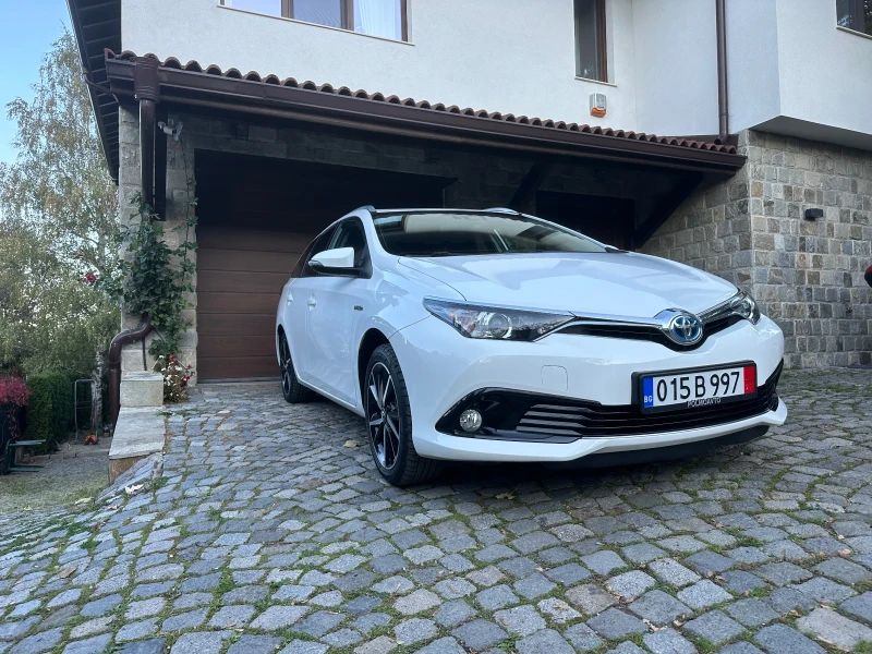 Toyota Auris 1, 8 Hybrid Edition S+ , снимка 3 - Автомобили и джипове - 47648385