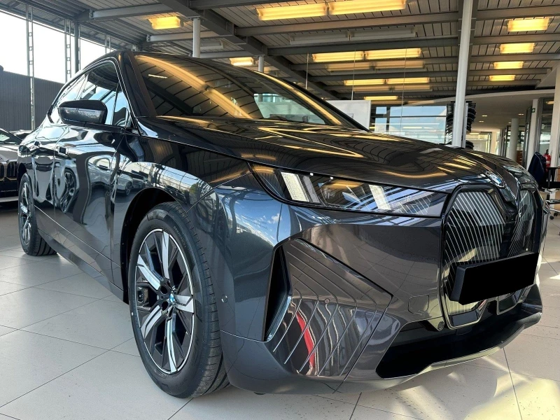 BMW iX xDrive45 LED 360 H/K HEAD UP SPORTPAKET, снимка 3 - Автомобили и джипове - 51549984