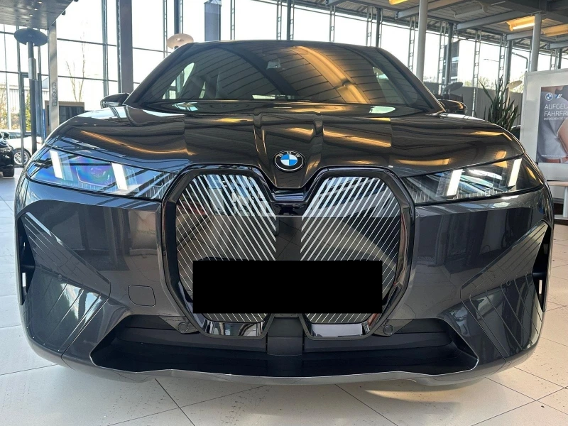 BMW iX xDrive45 LED 360 H/K HEAD UP SPORTPAKET, снимка 2 - Автомобили и джипове - 51549984