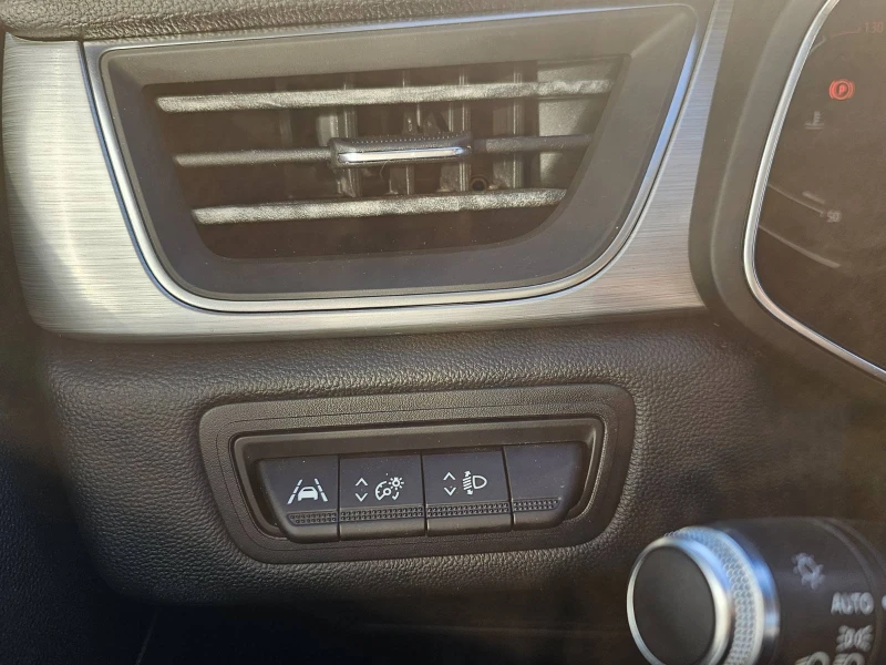 Renault Captur 1.3 TCe 130 EDC, снимка 11 - Автомобили и джипове - 53211205