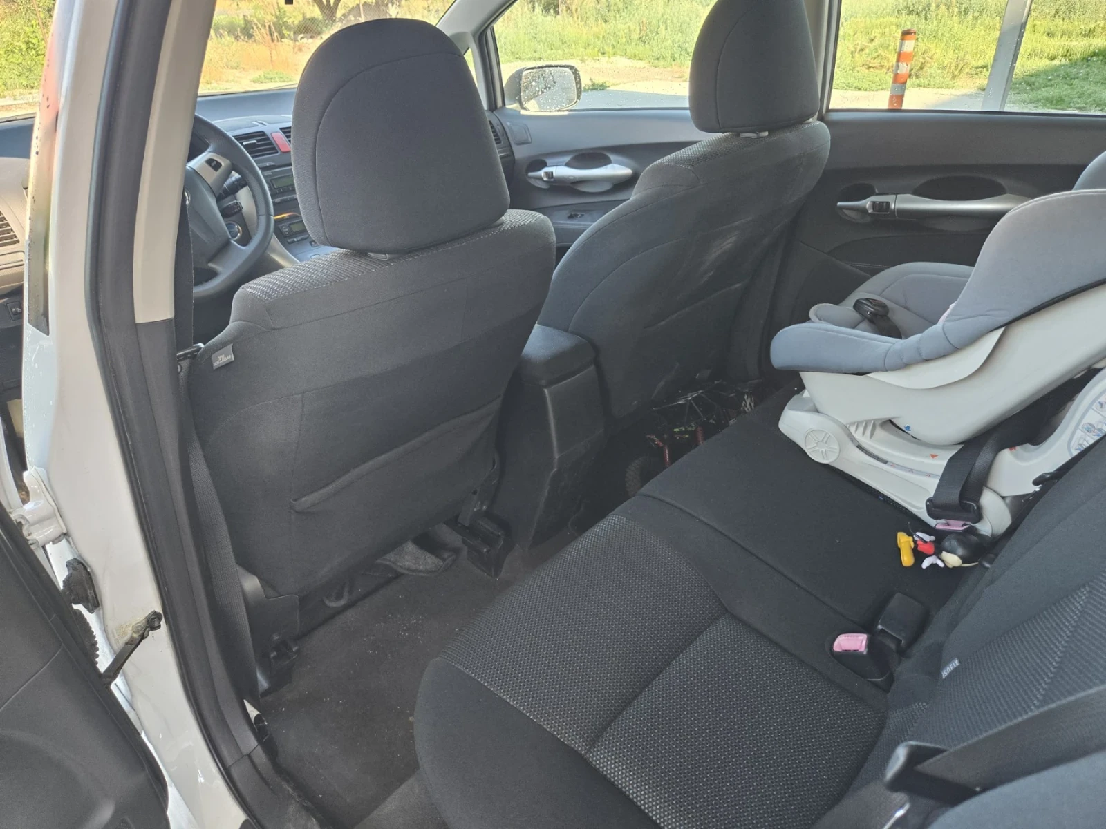 Toyota Auris 1.8i HYBRID  - изображение 8