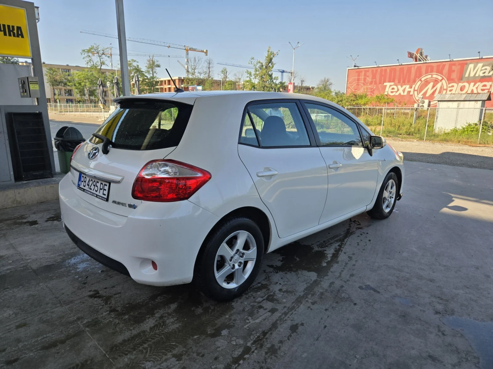 Toyota Auris 1.8i HYBRID  - изображение 6