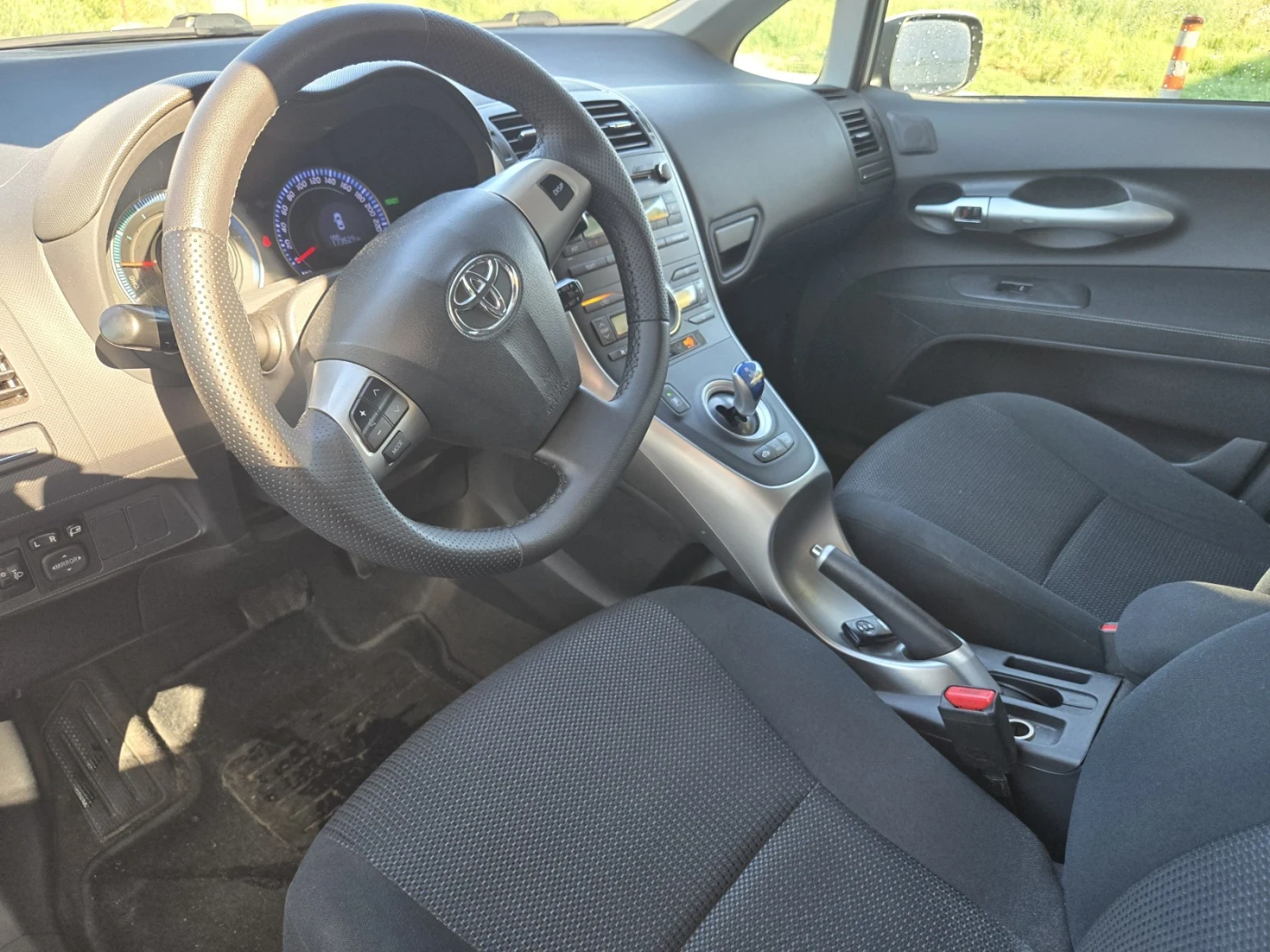 Toyota Auris 1.8i HYBRID  - изображение 9