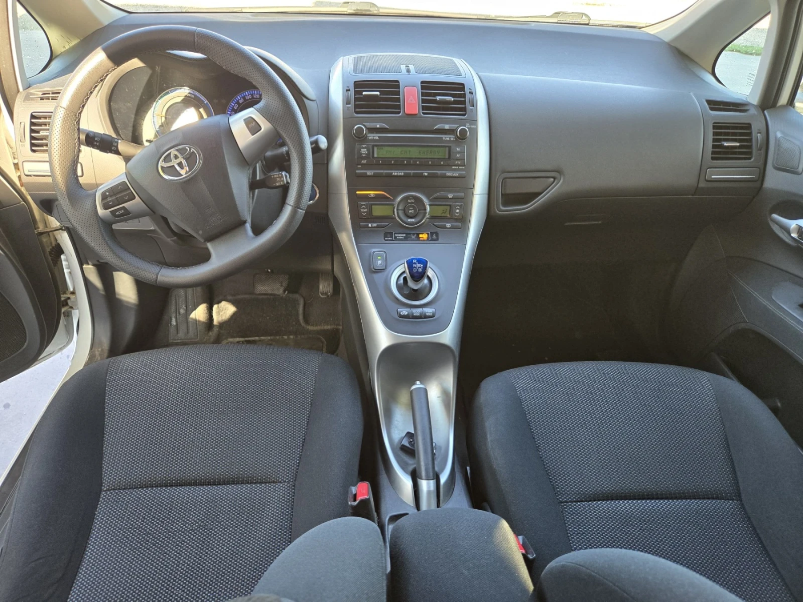 Toyota Auris 1.8i HYBRID  - изображение 7