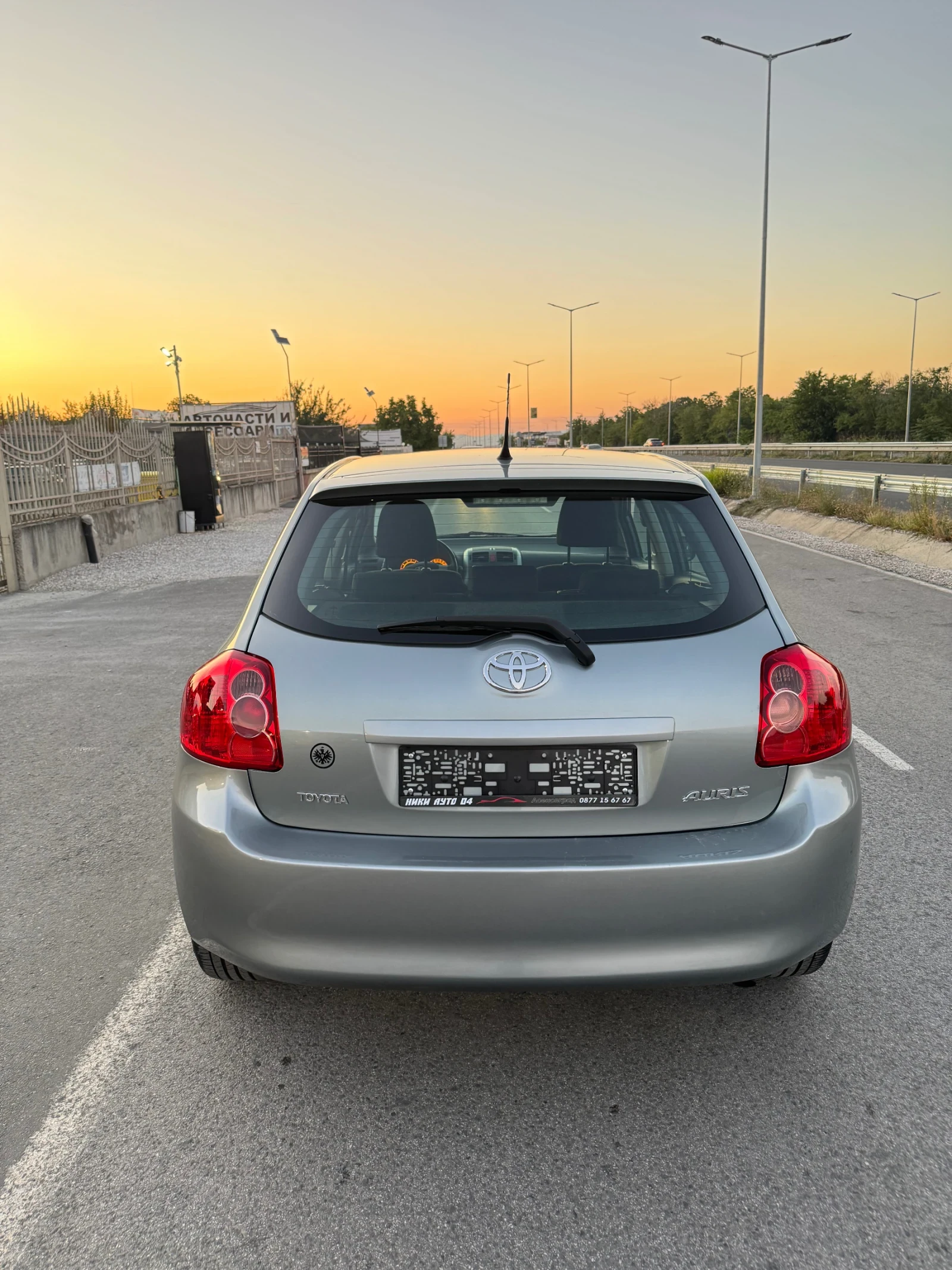 Toyota Auris 1.33 - изображение 4