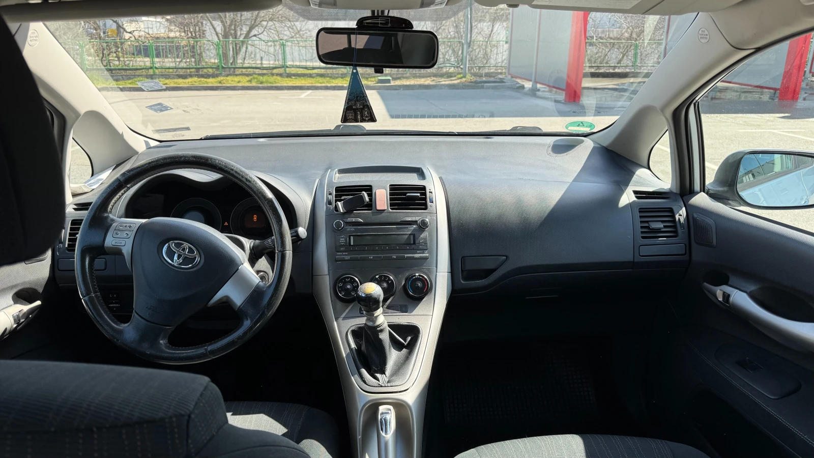 Toyota Auris, снимка 12 - Автомобили и джипове - 55384850