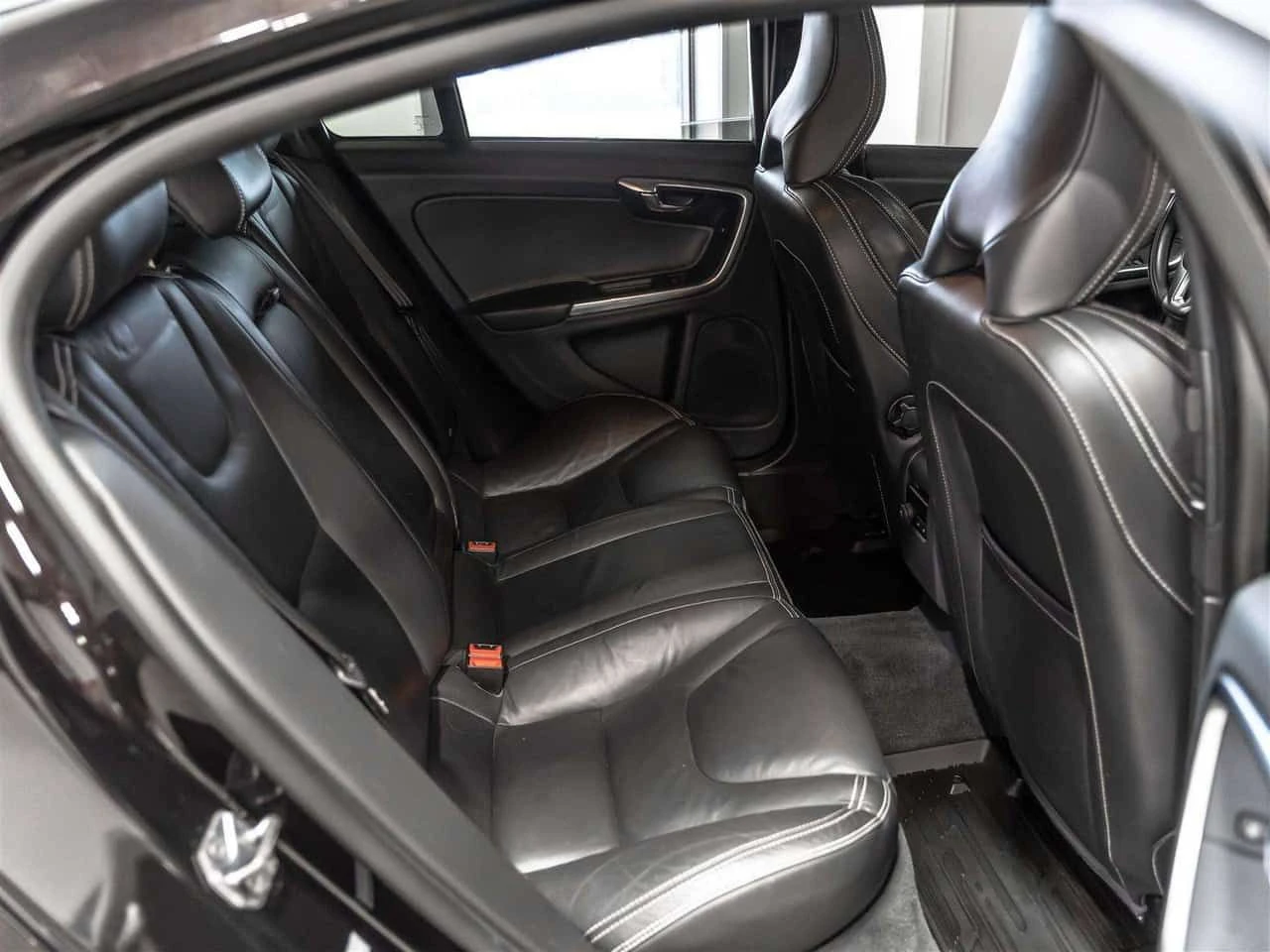 Volvo S60 * Platinum (non R design) * CARFAX * ЦЕНА ДО БГ, снимка 11 - Автомобили и джипове - 54257380