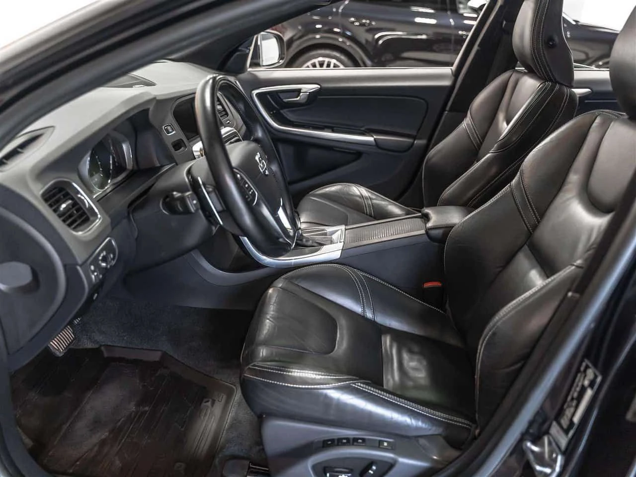 Volvo S60 * Platinum (non R design) * CARFAX * ЦЕНА ДО БГ, снимка 6 - Автомобили и джипове - 54257380