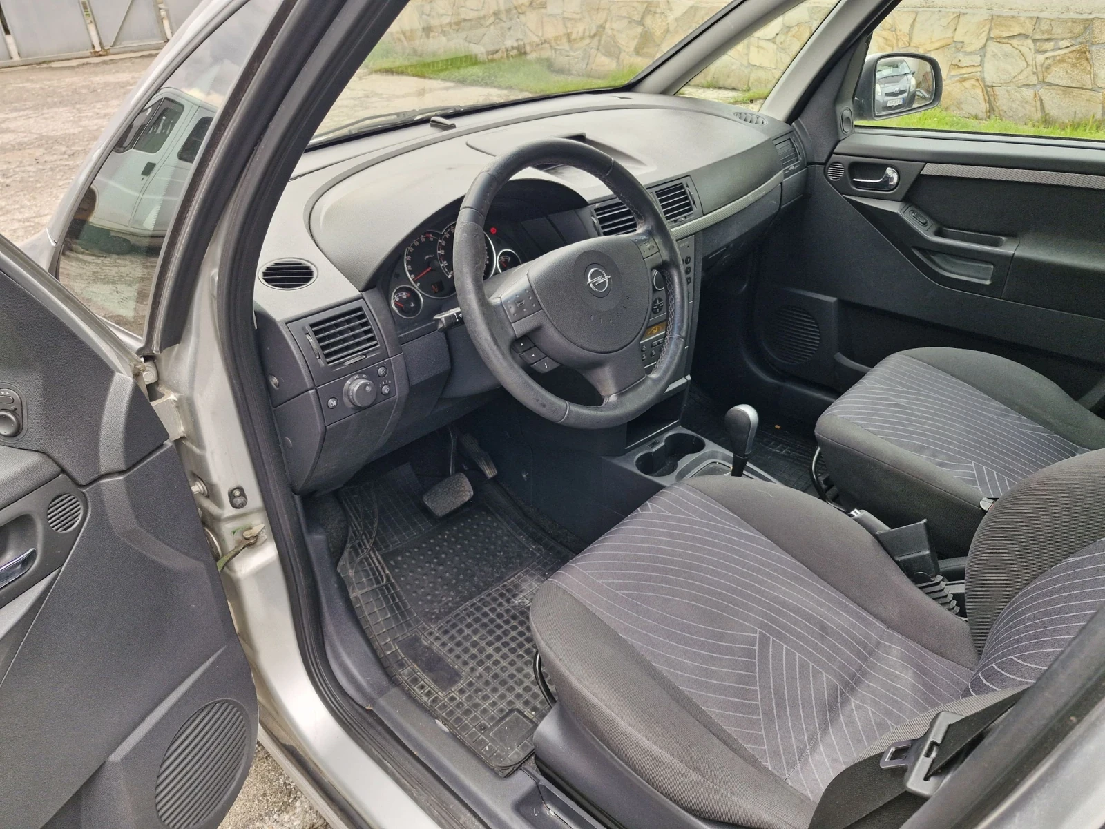 Opel Meriva 1.6 бензин 101 к.с. Автоматик, Климатроник , снимка 9 - Автомобили и джипове - 54388620