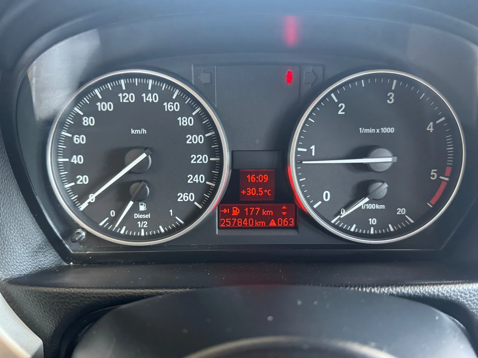BMW 320 ПЕРФЕКТНА, снимка 9 - Автомобили и джипове - 55236613