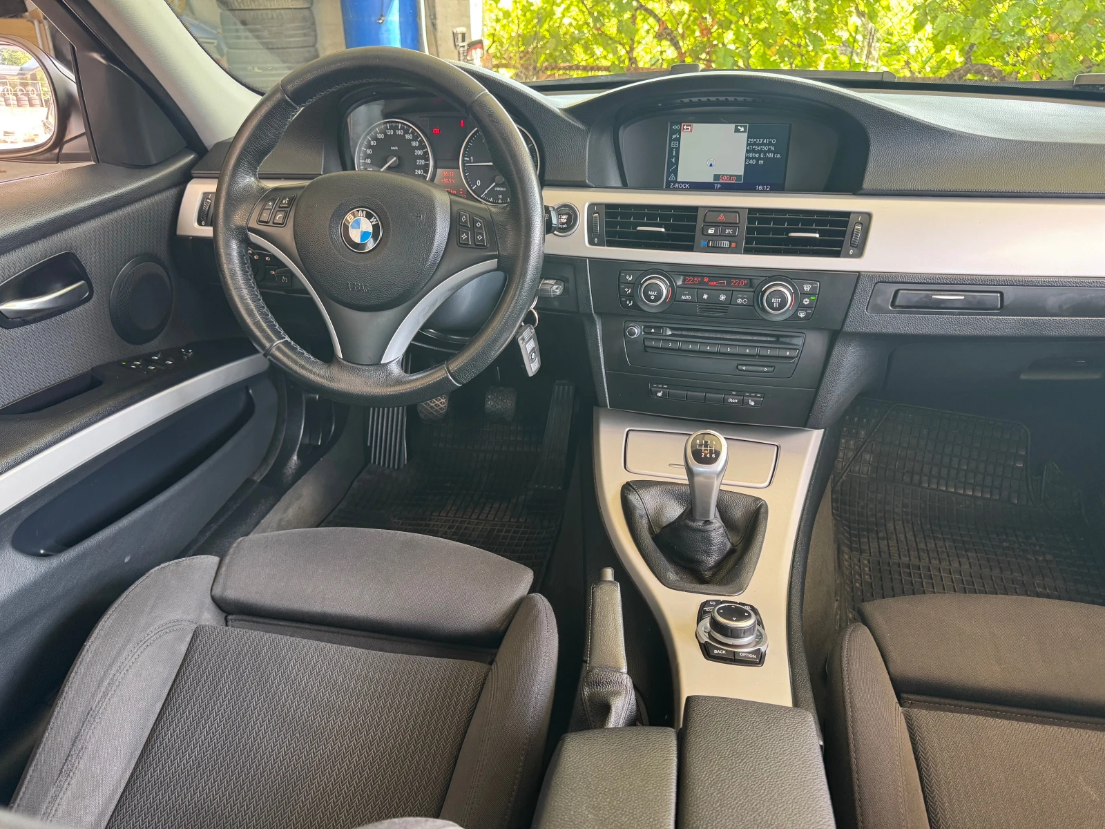 BMW 320 ПЕРФЕКТНА, снимка 16 - Автомобили и джипове - 55236613