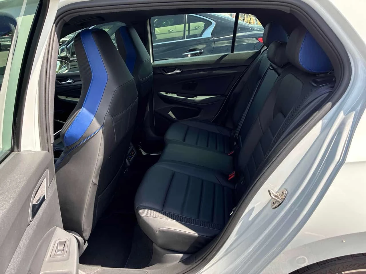 VW Golf R DSG / Harman Kardon /CARFAX / АВТОКРЕДИТ, снимка 12 - Автомобили и джипове - 55712274