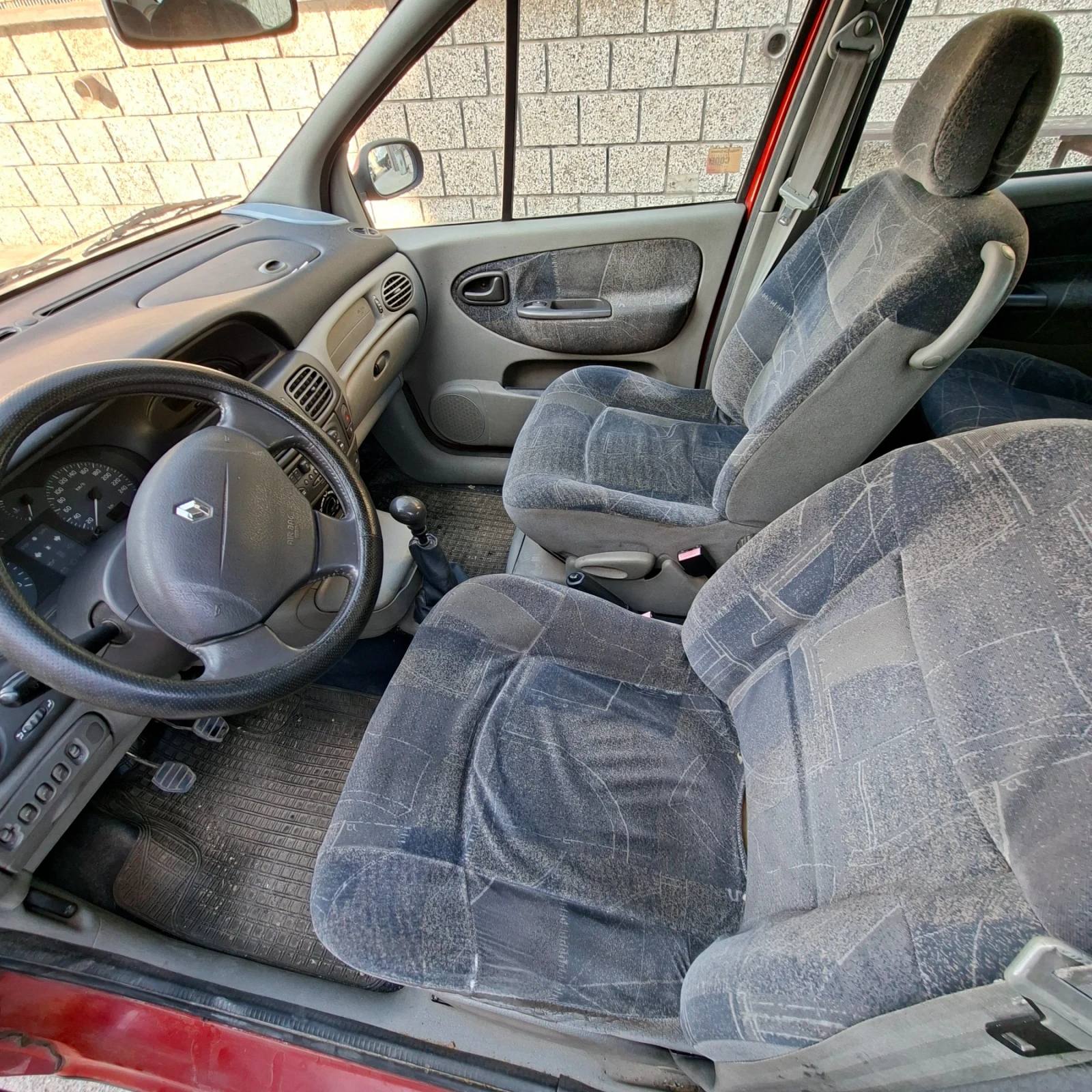 Renault Scenic 1.9 DTI, снимка 5 - Автомобили и джипове - 56334493