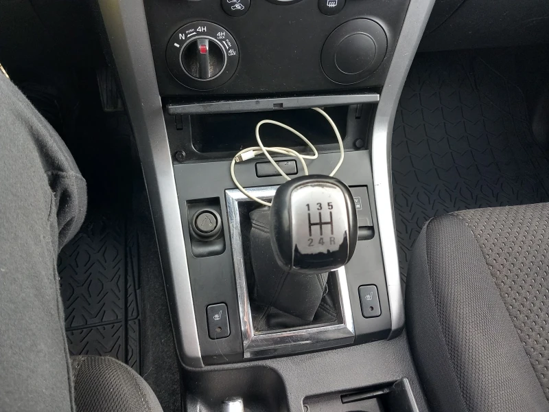 Suzuki Grand vitara 2.0 Бензин , снимка 14 - Автомобили и джипове - 52436697