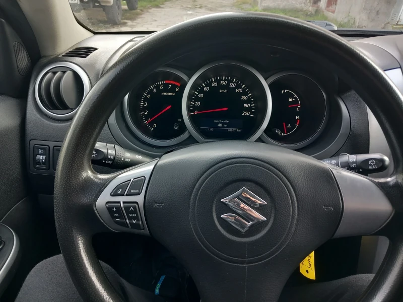 Suzuki Grand vitara 2.0 Бензин , снимка 13 - Автомобили и джипове - 52436697