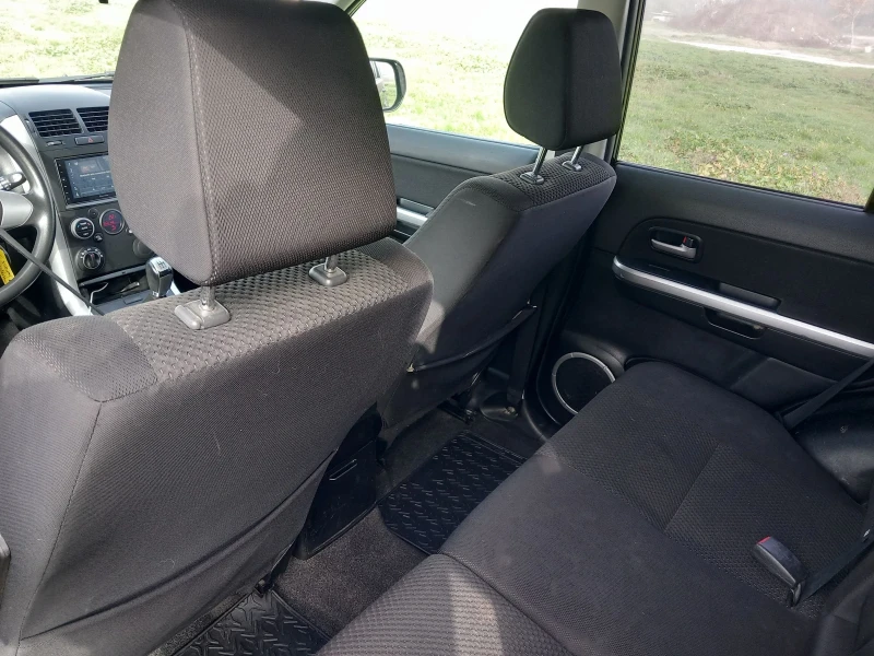 Suzuki Grand vitara 2.0 Бензин , снимка 9 - Автомобили и джипове - 52436697