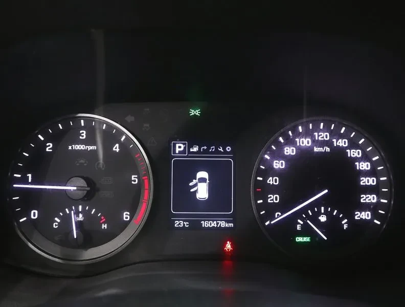 Hyundai Tucson 2.0 4WD MODERN, снимка 6 - Автомобили и джипове - 55801648