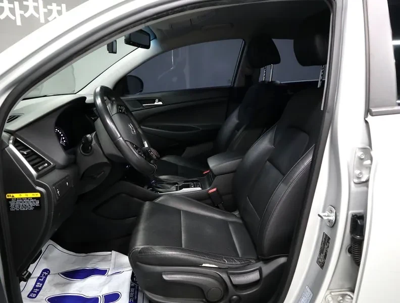 Hyundai Tucson 2.0 4WD MODERN, снимка 8 - Автомобили и джипове - 55801648