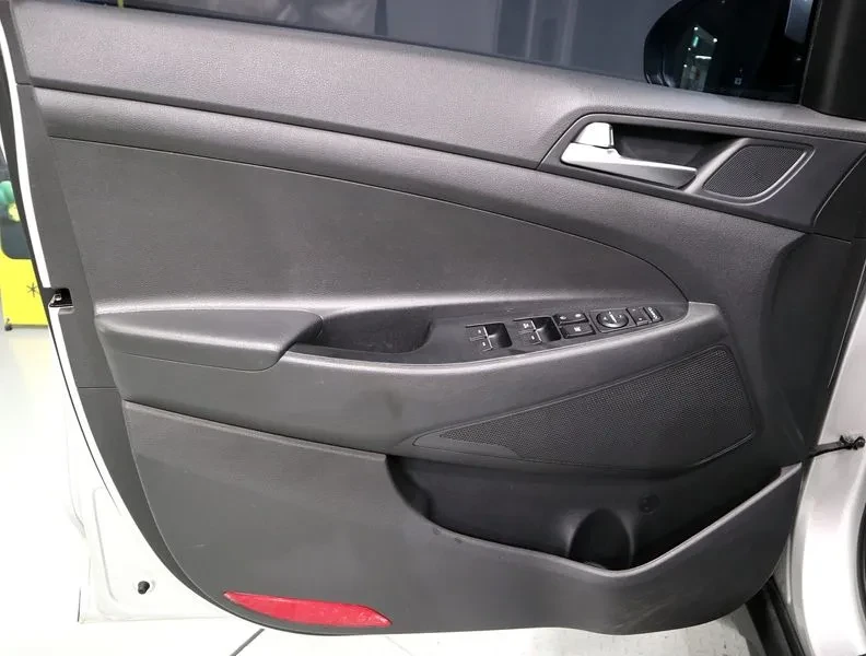 Hyundai Tucson 2.0 4WD MODERN, снимка 7 - Автомобили и джипове - 55801648