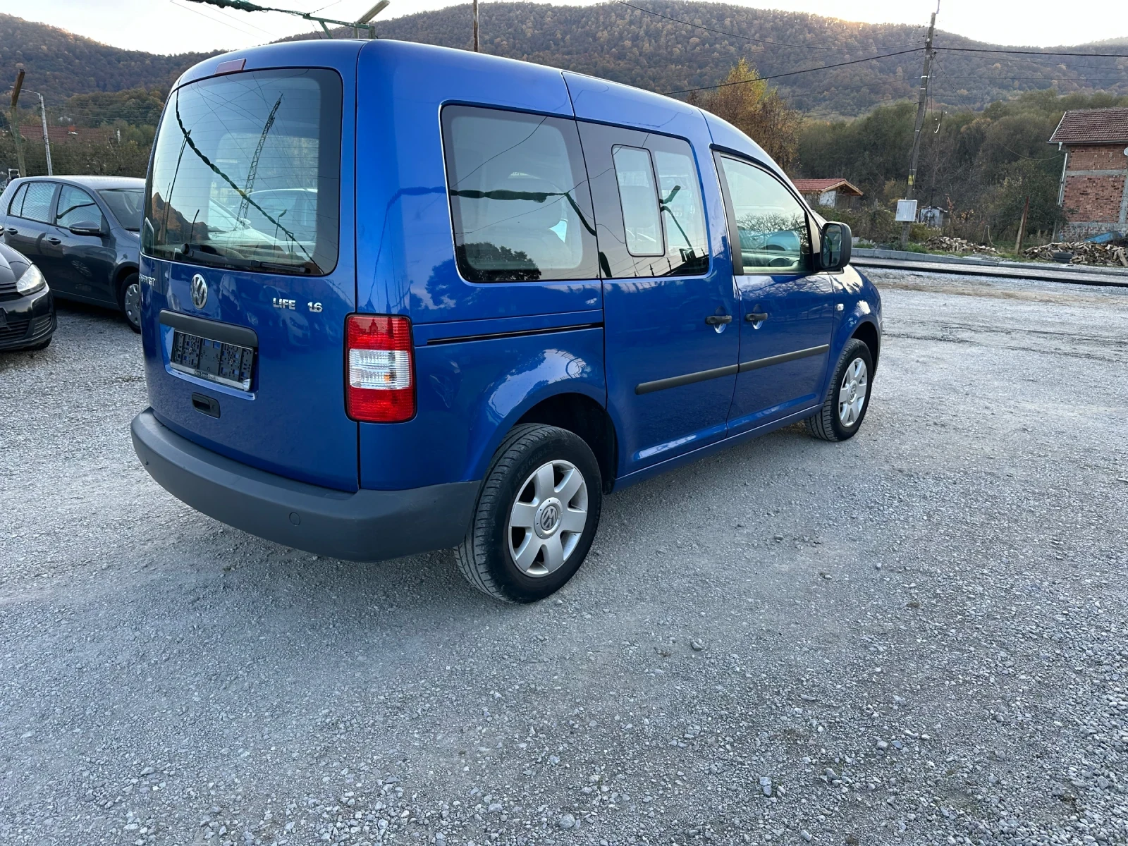 VW Caddy 1.6 I LIFE 102kc - изображение 4