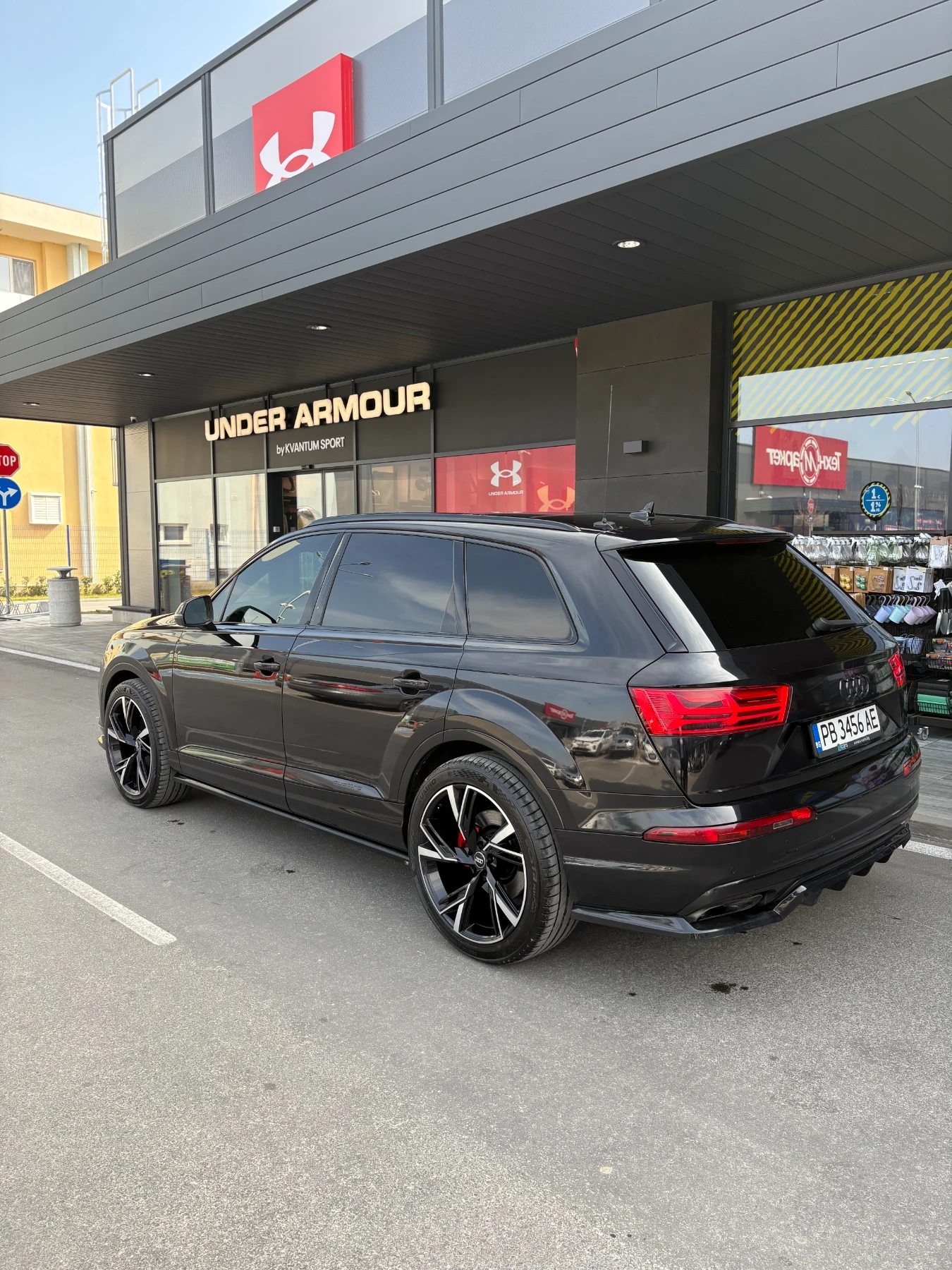 Audi Q7 3.0 Бензин  Уникат , снимка 5 - Автомобили и джипове - 53708146