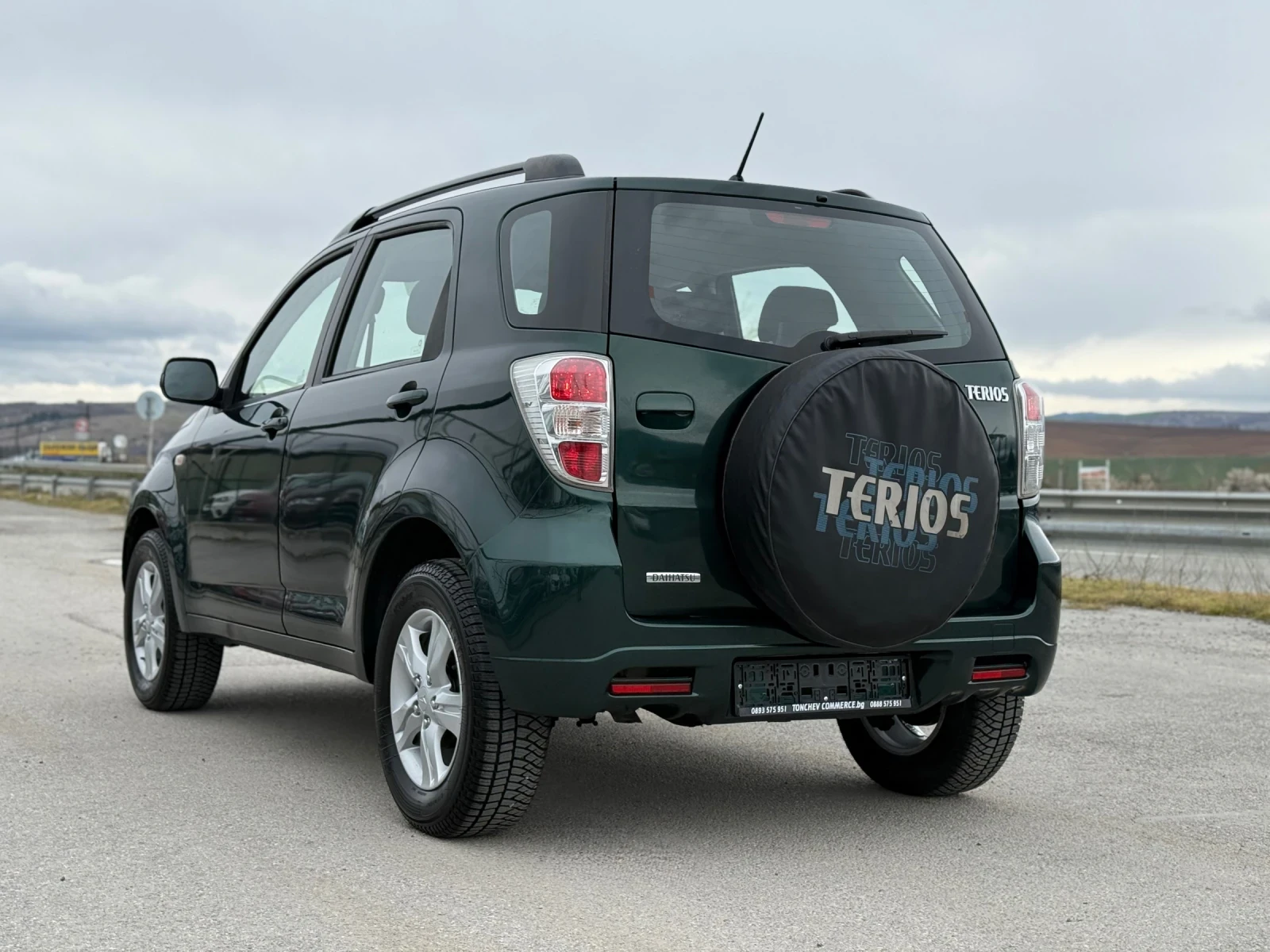 Daihatsu Terios 1.5i-4x4-TOP-NEW-KLIMATRONIK-203.000km-PERFEKT, снимка 4 - Автомобили и джипове - 54071193