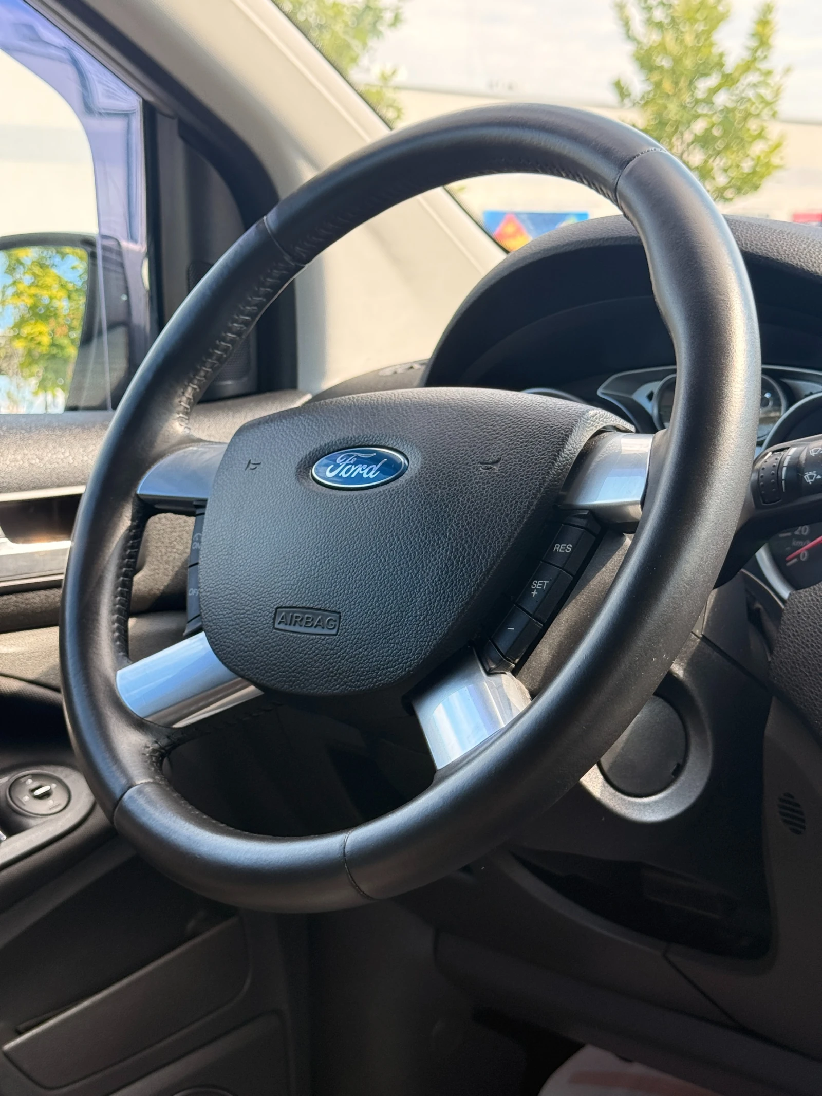 Ford Kuga 2.0TDCI* NAVI* КАМЕРА* 4x4* КОЖА* , снимка 12 - Автомобили и джипове - 55228637