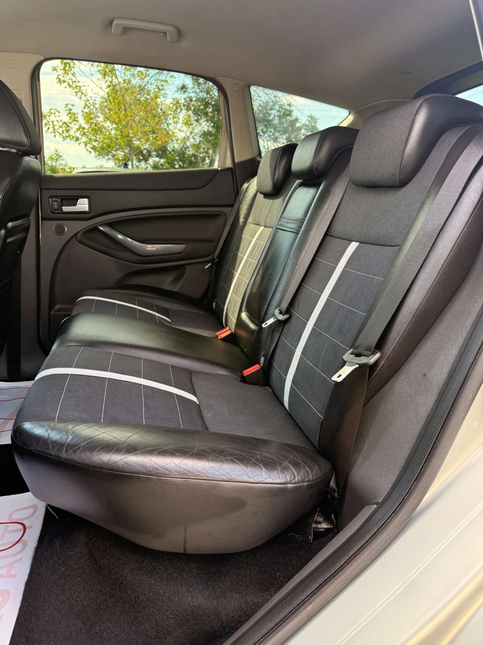 Ford Kuga 2.0TDCI* NAVI* КАМЕРА* 4x4* КОЖА* , снимка 9 - Автомобили и джипове - 55228637