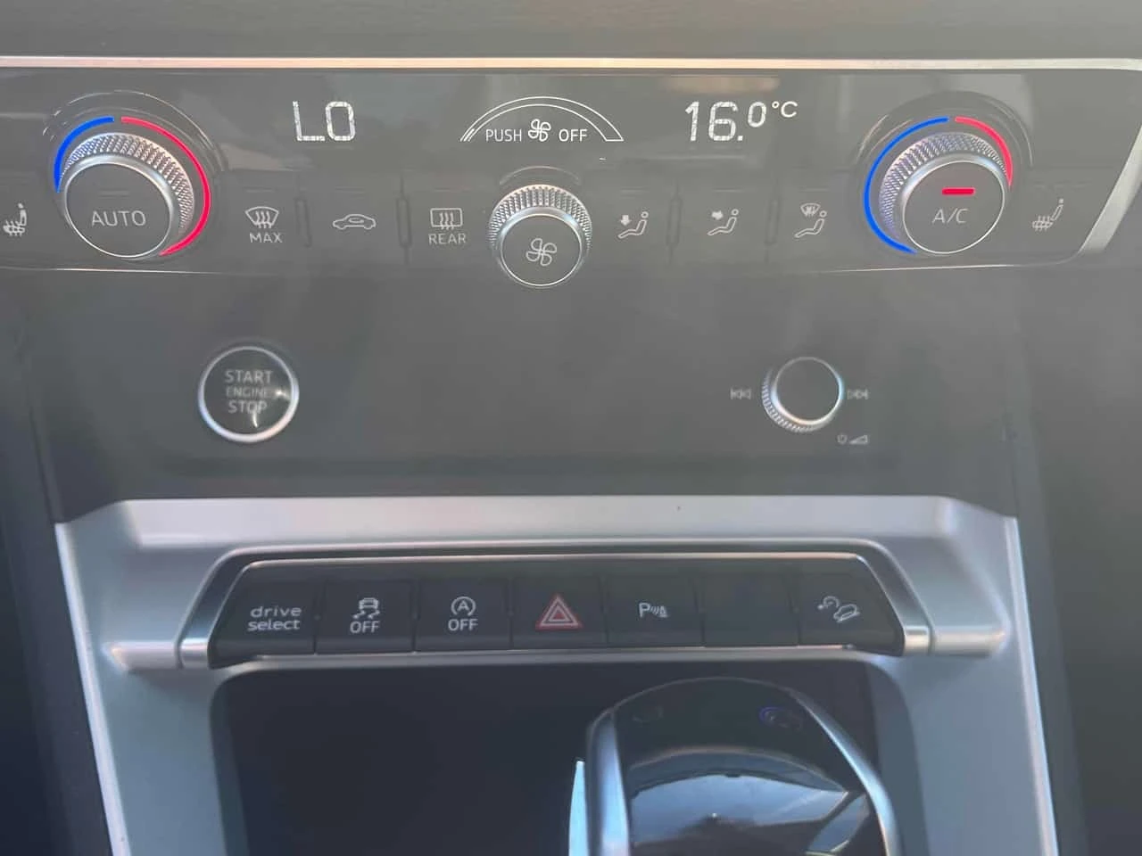 Audi Q3 / ОТ ПРЕДСТАВИТЕЛСТВО / АВТОКРЕДИТ, снимка 10 - Автомобили и джипове - 56228476
