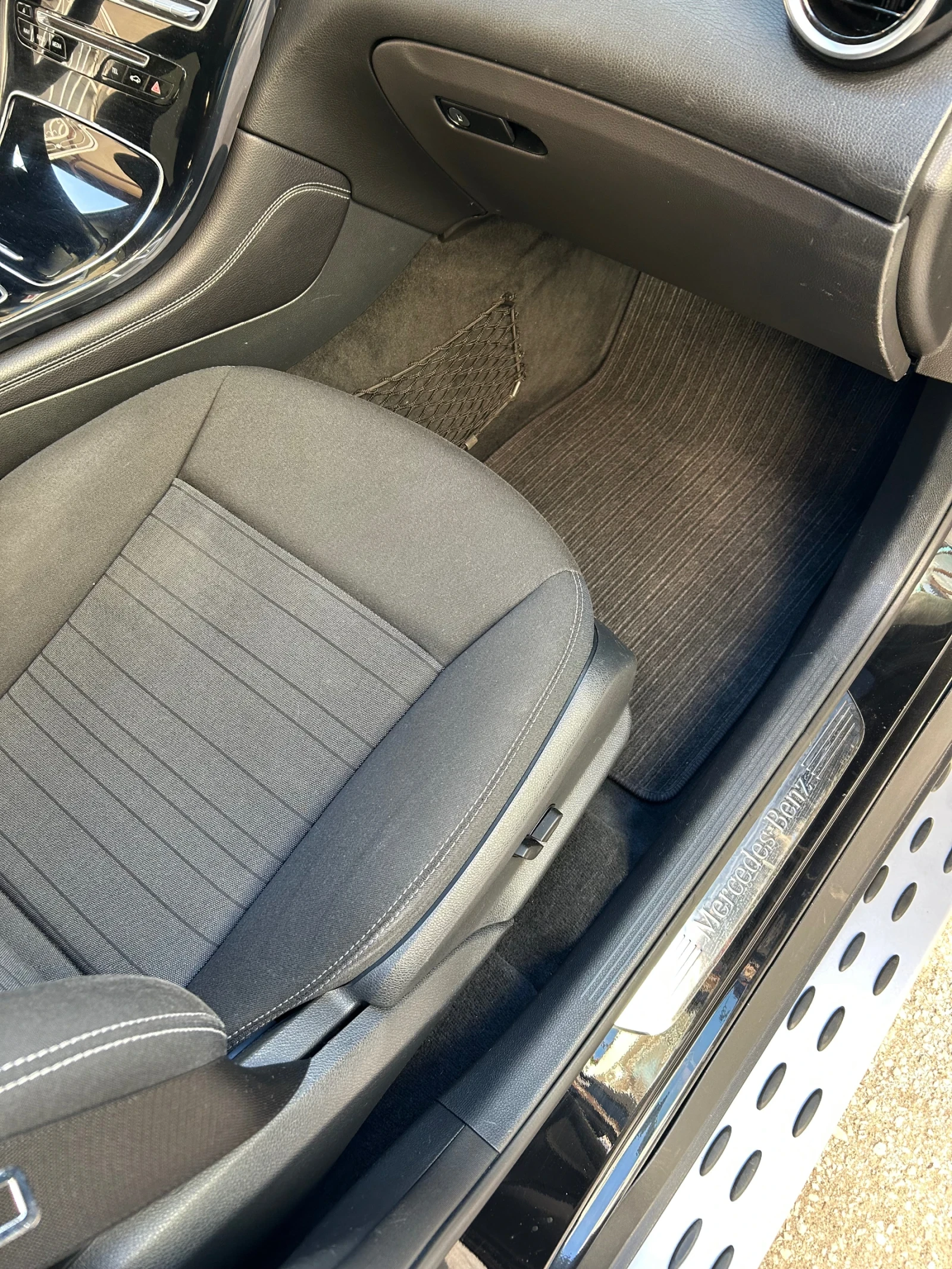 Mercedes-Benz GLC 220d 4 Matik, снимка 10 - Автомобили и джипове - 56256480