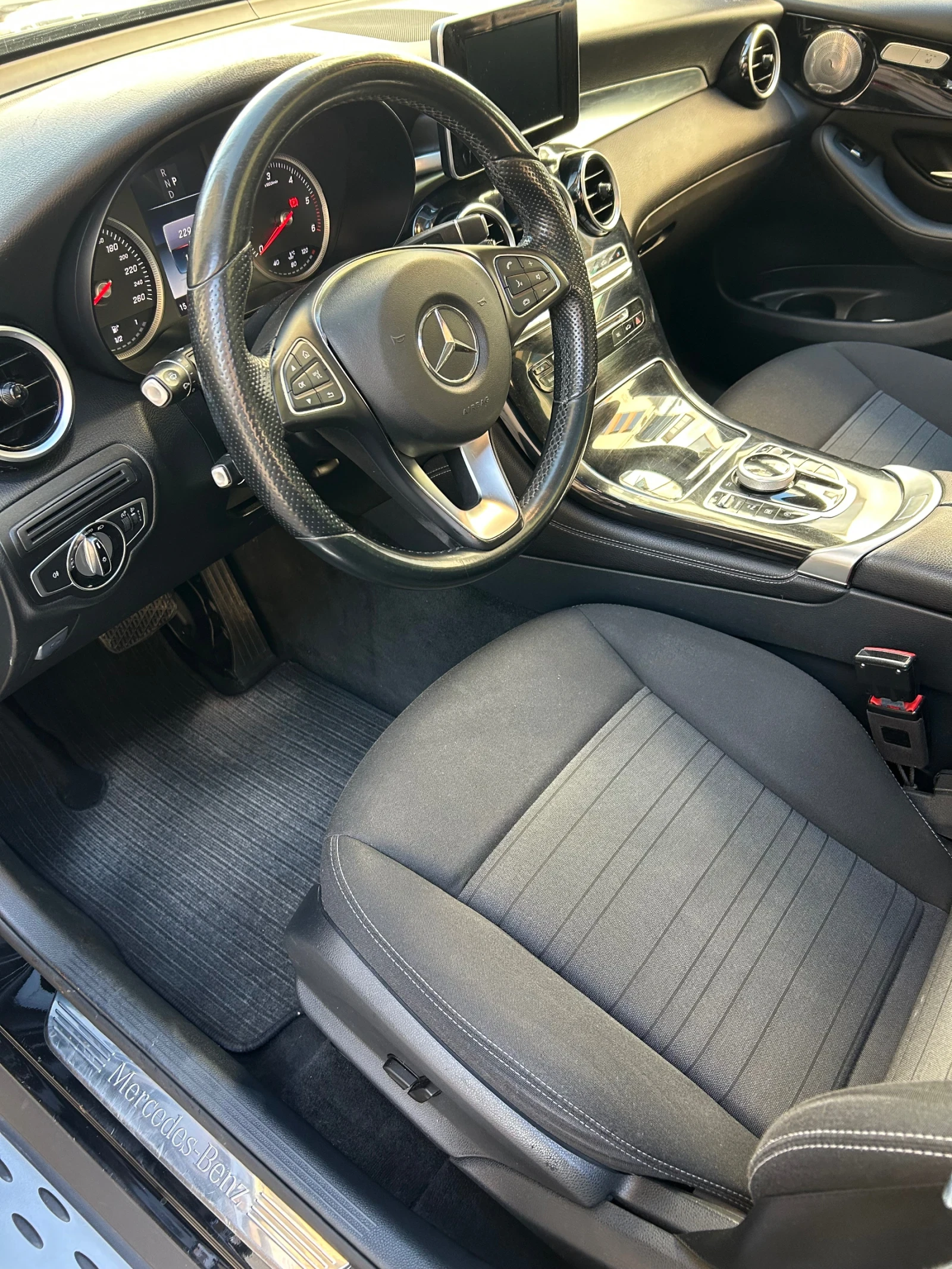 Mercedes-Benz GLC 220d 4 Matik, снимка 7 - Автомобили и джипове - 56256480