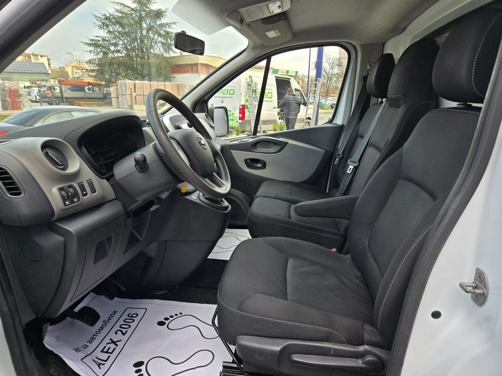 Nissan NV300 1, 6 дизел - изображение 5