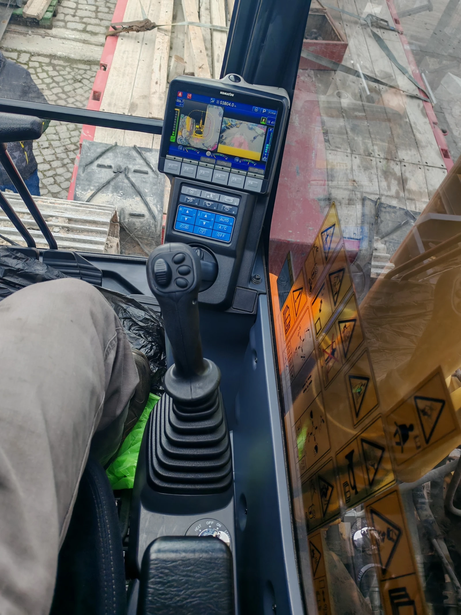 Багер Komatsu PC210-11 - изображение 6