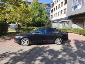 VW Jetta 1.6 TDI DSG Highline - ГАРАЖЕН /закупен от БГ/, снимка 2