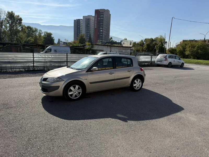 Renault Megane, снимка 2 - Автомобили и джипове - 47570874