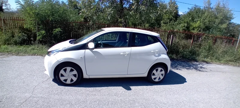 Toyota Aygo Aigo 1.0i navi , снимка 9 - Автомобили и джипове - 47725588