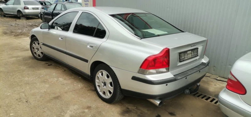 Volvo S60 2.4, снимка 3 - Автомобили и джипове - 48140628