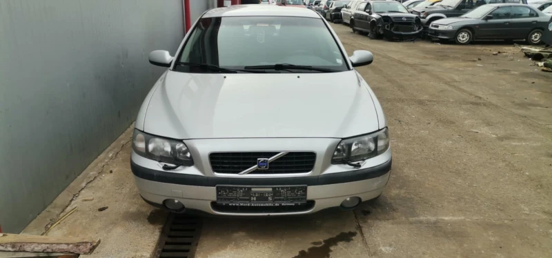 Volvo S60 2.4, снимка 1 - Автомобили и джипове - 48140628