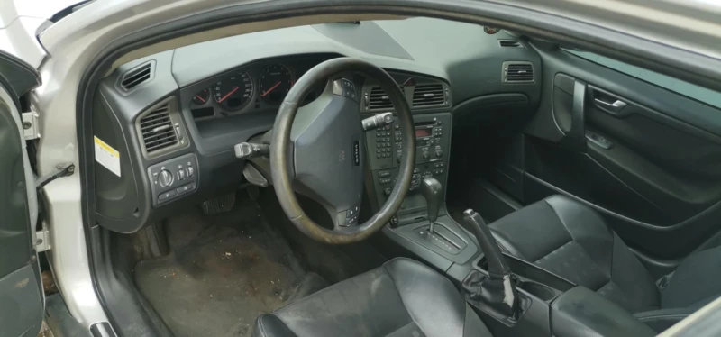 Volvo S60 2.4, снимка 4 - Автомобили и джипове - 48140628