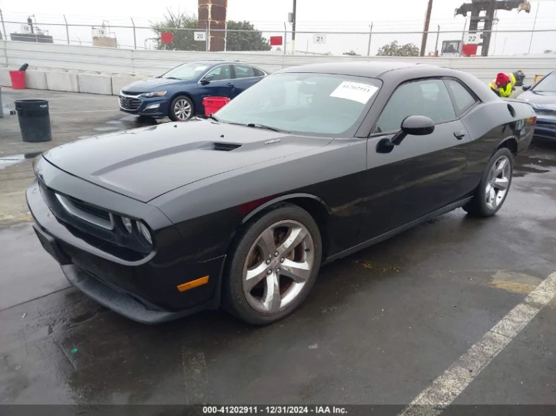 Dodge Challenger 5.7L V-8 VVT, 372HP Rear Wheel Drive, снимка 2 - Автомобили и джипове - 48713962