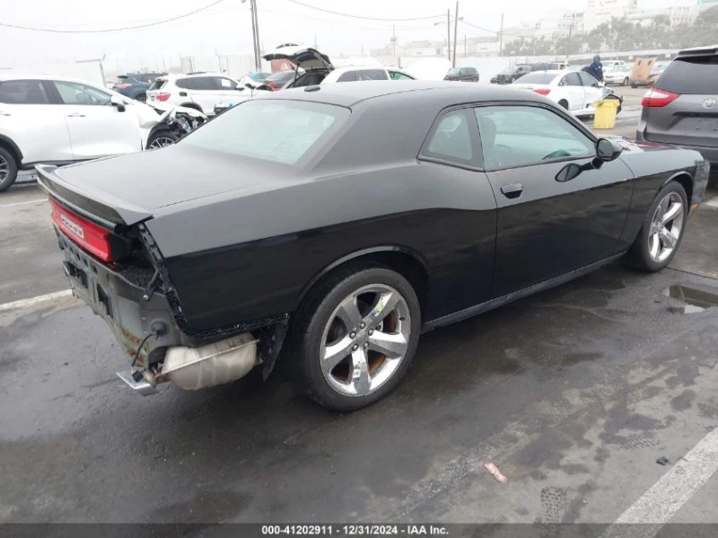 Dodge Challenger 5.7L V-8 VVT, 372HP Rear Wheel Drive, снимка 11 - Автомобили и джипове - 48713962