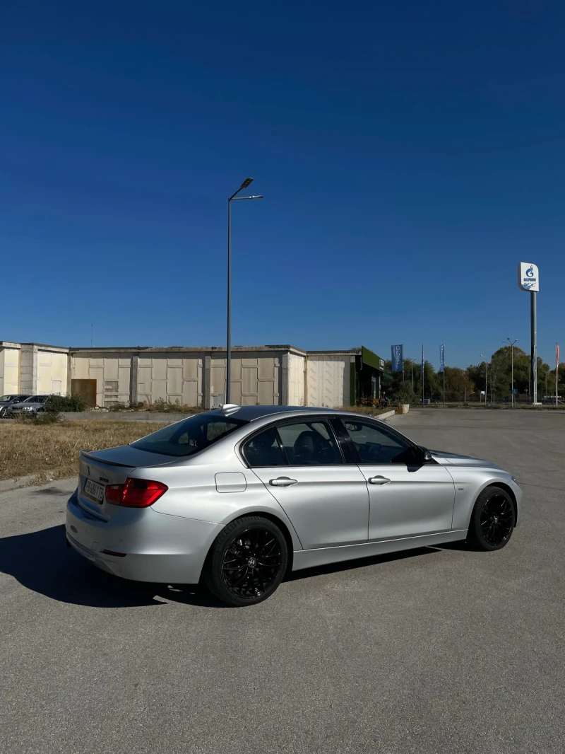 BMW 320 Сменена верига | Carplay | Амбиентно осветление, снимка 5 - Автомобили и джипове - 49395885