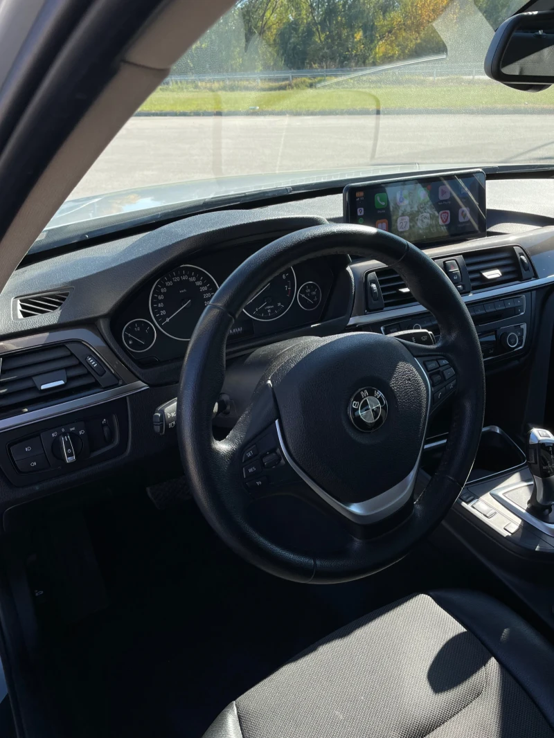 BMW 320 Сменена верига | Carplay | Амбиентно осветление, снимка 12 - Автомобили и джипове - 49395885