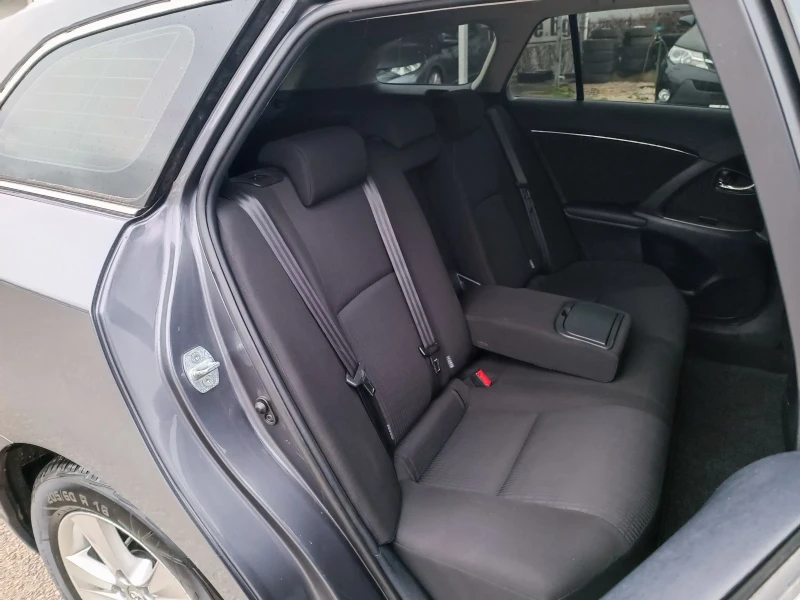 Toyota Avensis 2.0i-152кс-ШВЕЙЦАРИЯ-РЪЧКА-6ск, снимка 11 - Автомобили и джипове - 52698514