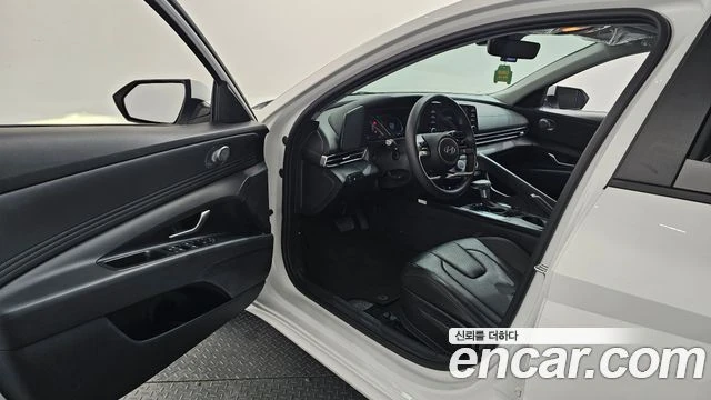 Hyundai Elantra 1.6 LPi | LED| КАМЕРА| КОЖЕН САЛОН, снимка 4 - Автомобили и джипове - 55901763