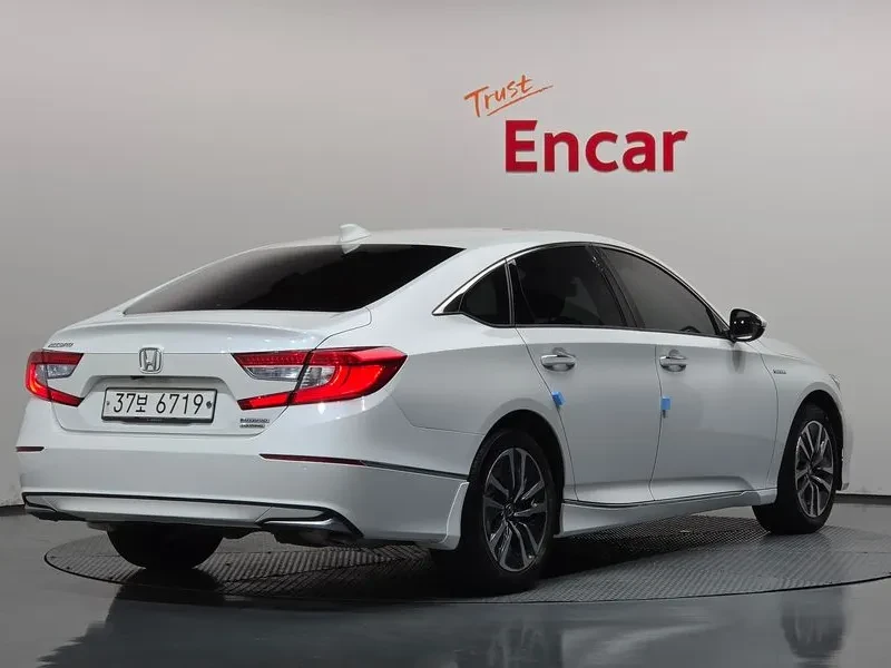 Honda Accord 2.0 Hybrid Touring, снимка 2 - Автомобили и джипове - 55921627